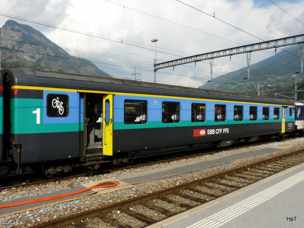 SBB - Pesonenwagen 1 Kl. A 50 85 18-33 616-1 in Brig am 25.09.2009