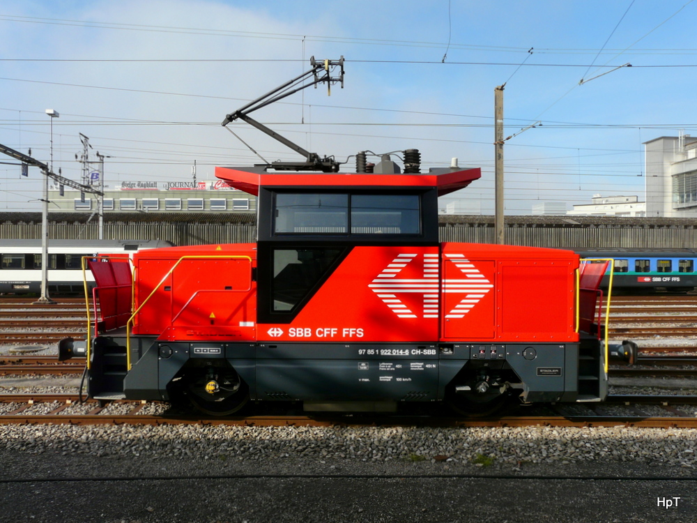 SBB - Rangierlok  922 014-6 im Bahnhof Biel am 10.05.2012