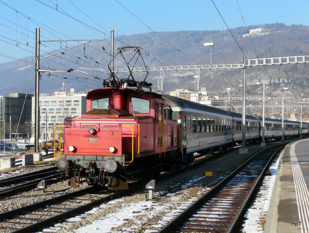 SBB - Rangierlok Ee 3/3 16451 im Bahnhof von Biel/Bienne am 18.02.2012