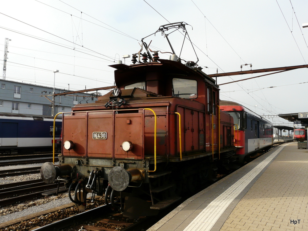 SBB - Rangierlok Ee 3/3  16430 im Bahnhof von Rapperswil am 01.03.2012