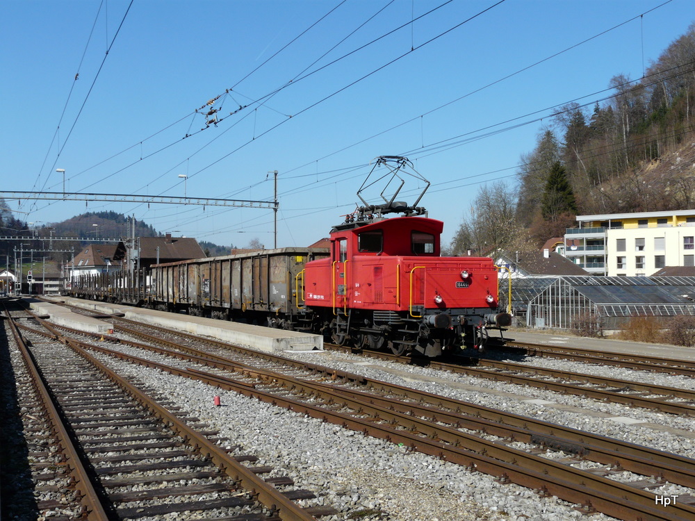 SBB - Rangierlok Ee 3/3 16440 im Bahnhof von Menznau am 02.03.2012 .. Bild wurde von ausehalb der Geleise aus Gemacht ..