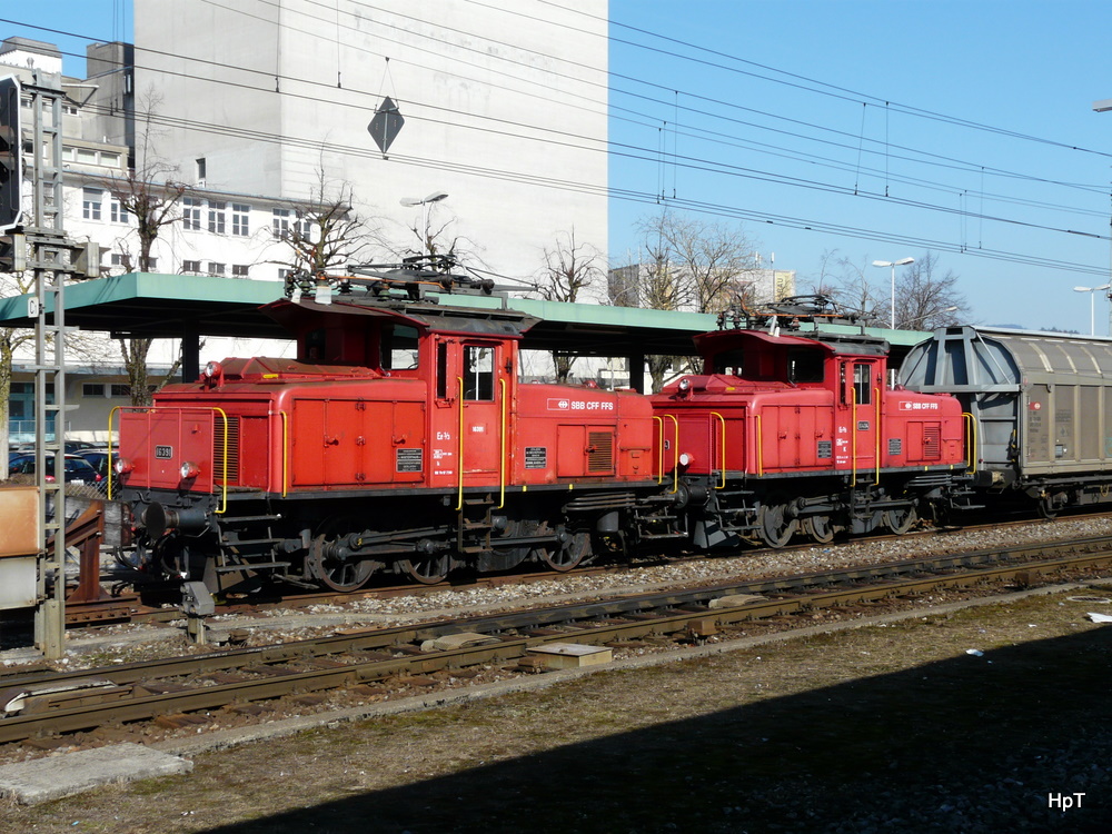 SBB - Rangierloks Ee 3/3  16391 und 16404 im Bahnhof von Gossau am 01.03.2012
