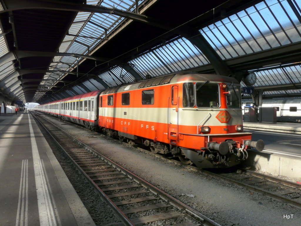 SBB - Re 4/4 11109 bei der einfahrt im Hauptbahnhof Zrich am 01.11.2009