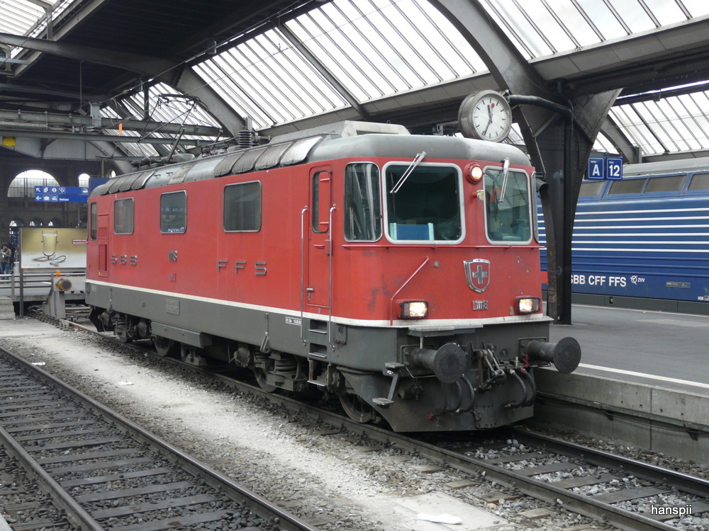 SBB - Re 4/4  11118 im Hauptbahnhof Zeich am 31.03.2013
