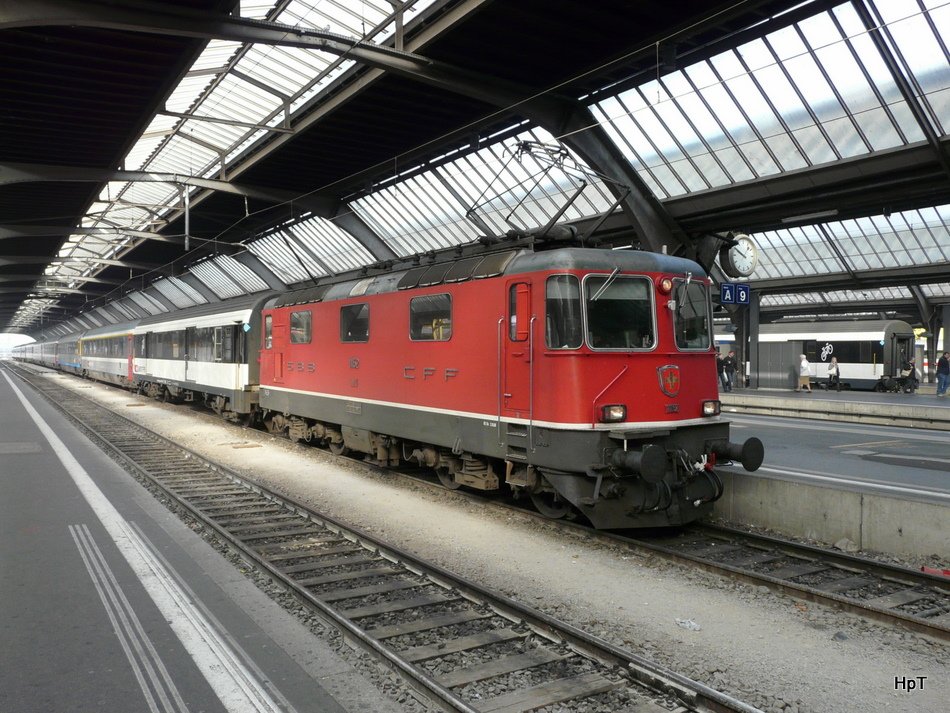 SBB - Re 4/4  11152 in Hauptbahnhof Zrich am 01.11.2009