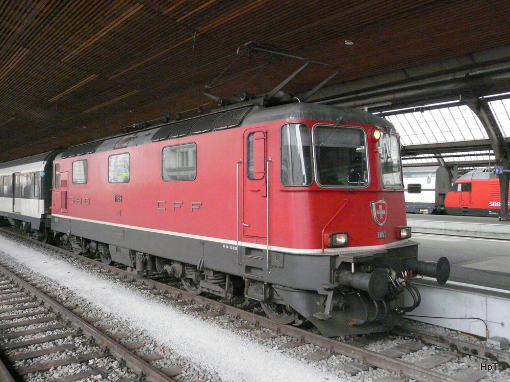 SBB - Re 4/4 11153 im Hauptbahnhof Zrich am 01.01.2011