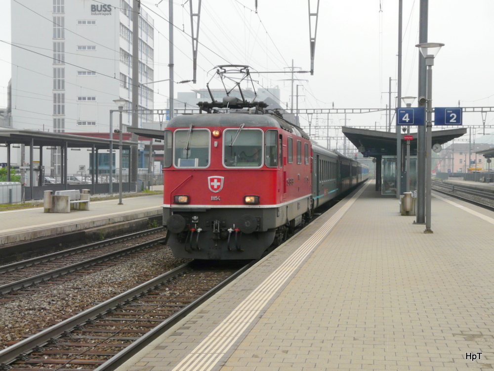 SBB - Re 4/4 11154 vor IR bei der Durchfahrt im Bahnhof Prattlen am 02.05.2013