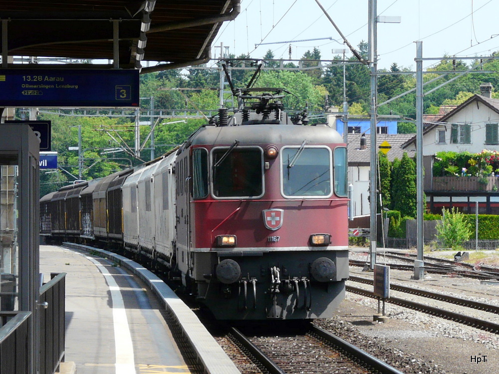 SBB - Re 4/4 11167 mit Gterzug bei der durchfahrt im Bahnhof Mgenwil am 23.05.2011