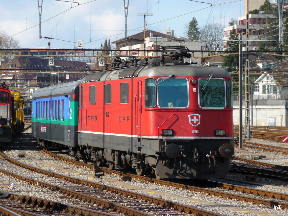 SBB - Re 4/4 11195 abgestellt im Bahnhofvorfeld des Bahnhofs Bern am 20.02.2012 .. Foto wurde vom Perron aus gemacht ...