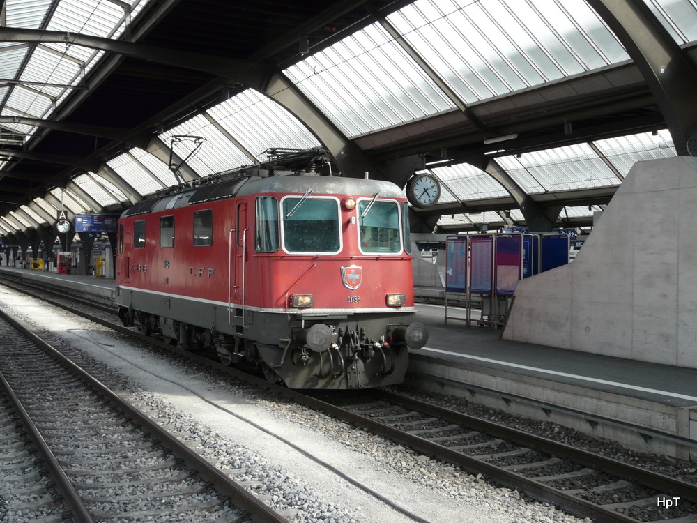 SBB - Re 4/4  11198 bei Rangierfahrt im Hauptbahnhof in Zrich am 03.05.2012