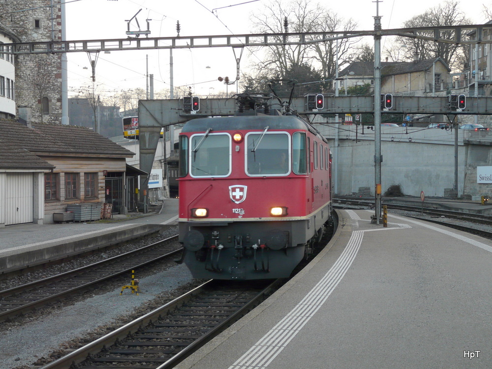 SBB - Re 4/4 11212 bei der einfahrt in den Bahnhof Schaffhausen am 01.03.2012