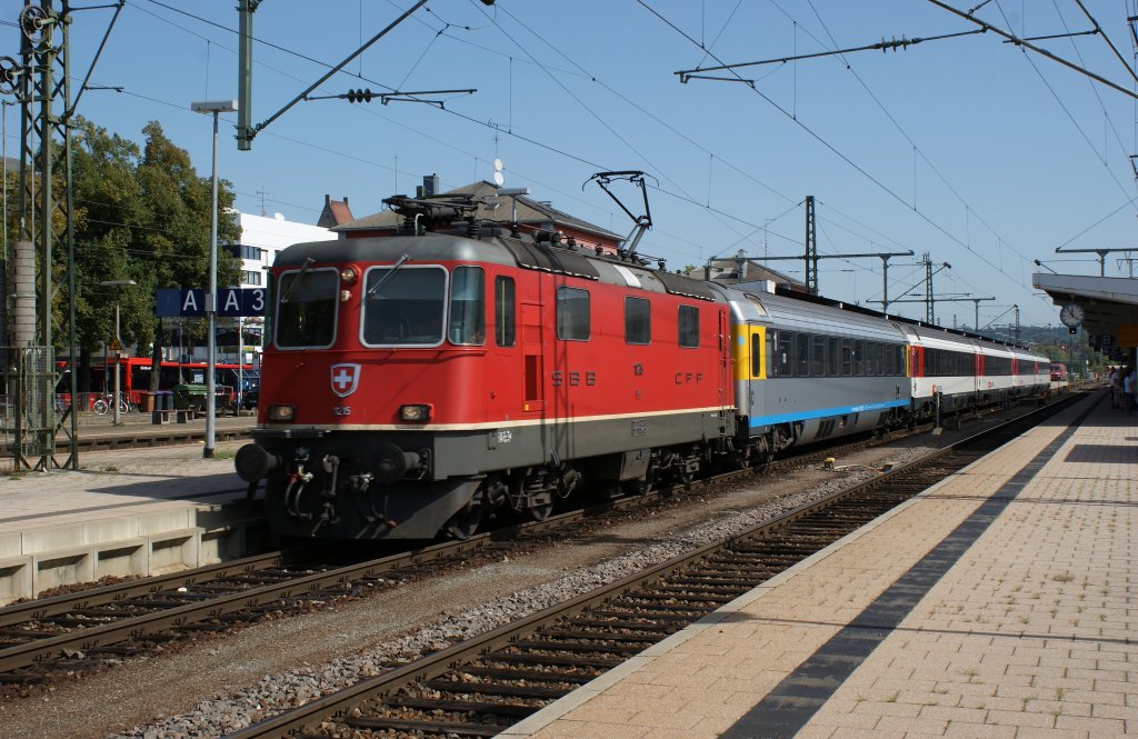 SBB Re 4/4 11215 mit IC 183 nach Zrich in Singen am 03.09.2011