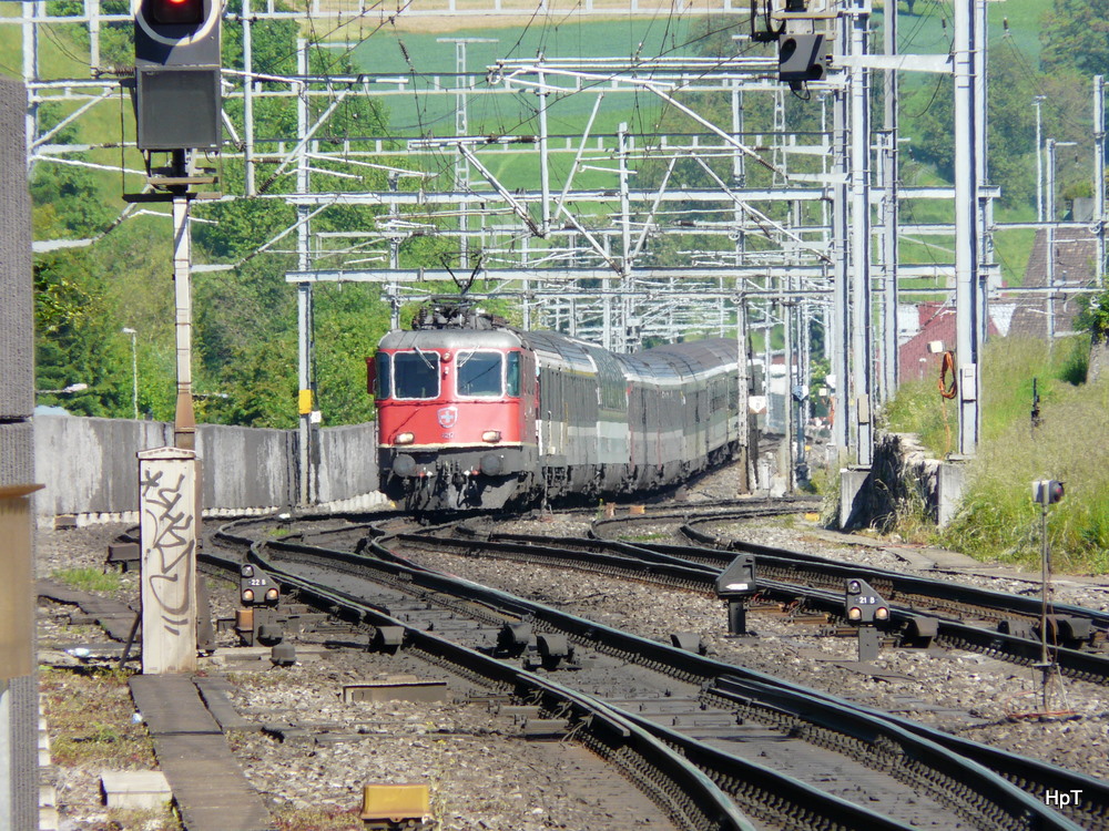 SBB - Re 4/4 11217 mit Schnellzug bei Liestal am 24.05.2010