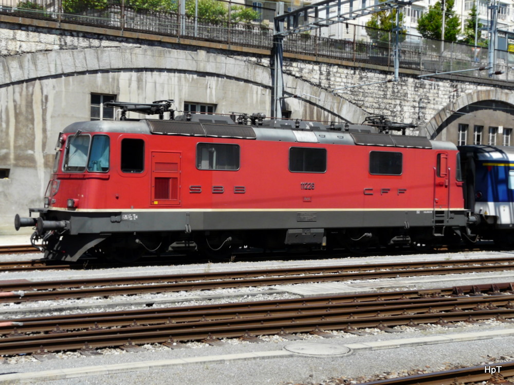 SBB - Re 4/4 11226 abgestellt in Neuchatel am 18.05.2011