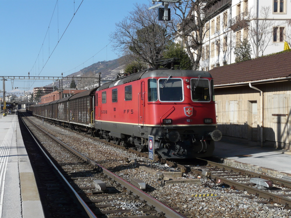 SBB - Re 4/4  11231 vor Gterwagen abgestellt im Bahnhof von Sierre am 18.03.2011
