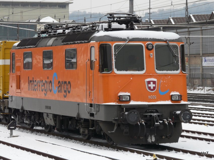 SBB - Re 4/4 11320 abgestellt im Gterbahnhof von Winterthur am 10.01.2010