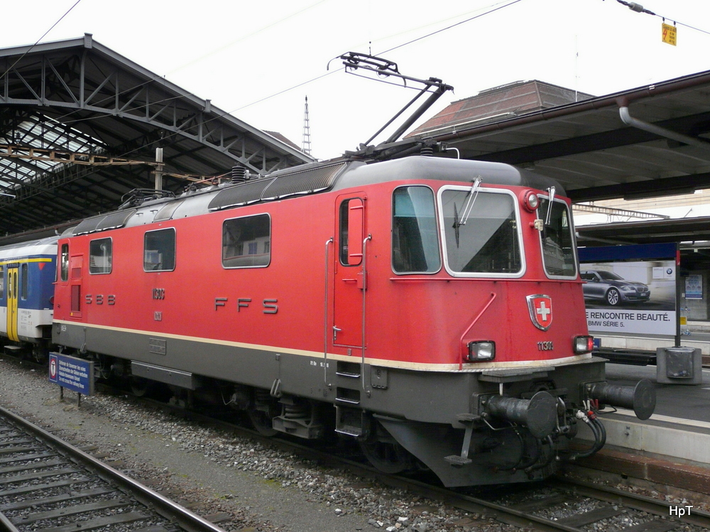 SBB - Re 4/4 vor Regio im Bahnhof Lausanne am 27.03.2010