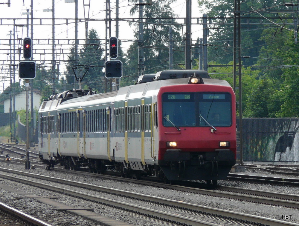 SBB - Regio nach Aarau an der Spitze der Steuerwagen Bt 50 85 29-34 936-9 bei der einfahrt in den Bahnhof Wohlen am 29.05.2010