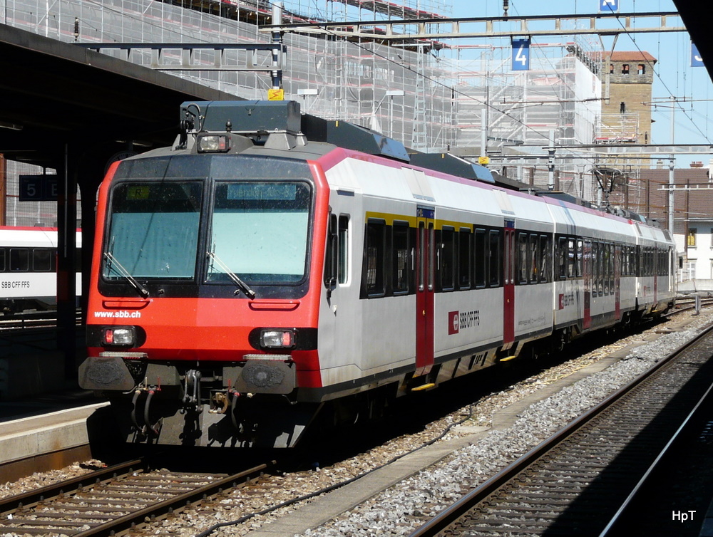 SBB - Regio nach Yverdon les Bains inm Bahnhof Fribourg am 09.04.2011