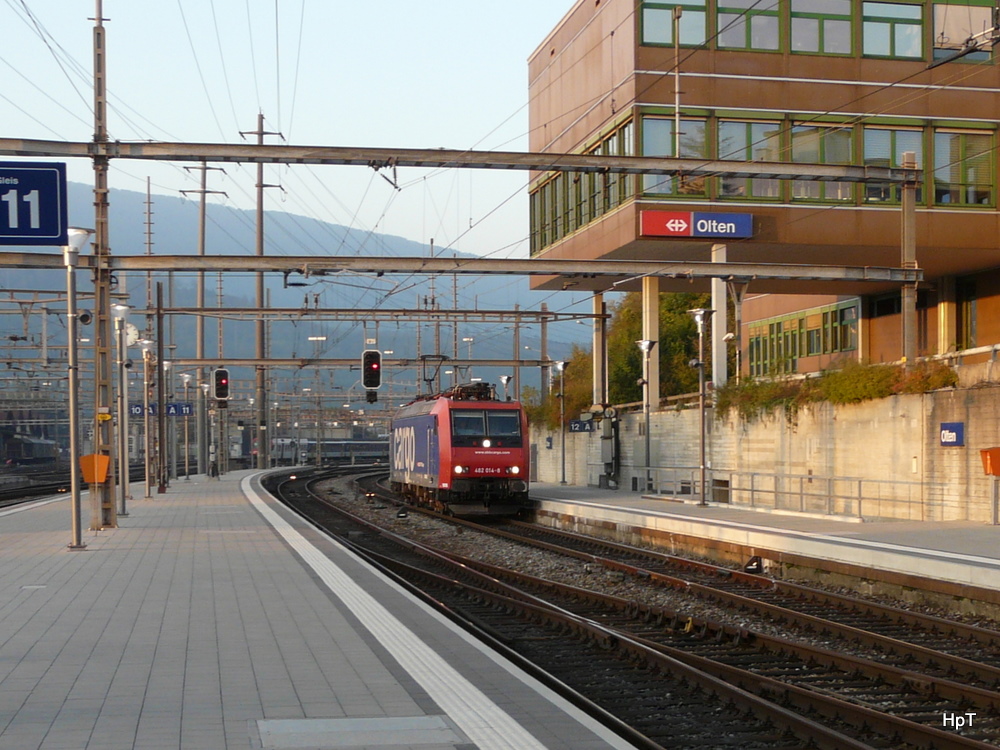 SBB - Schnappschuss von der Lokdurchfahrt 482 014-8 im Bahnhof Olten am 30.09.2011