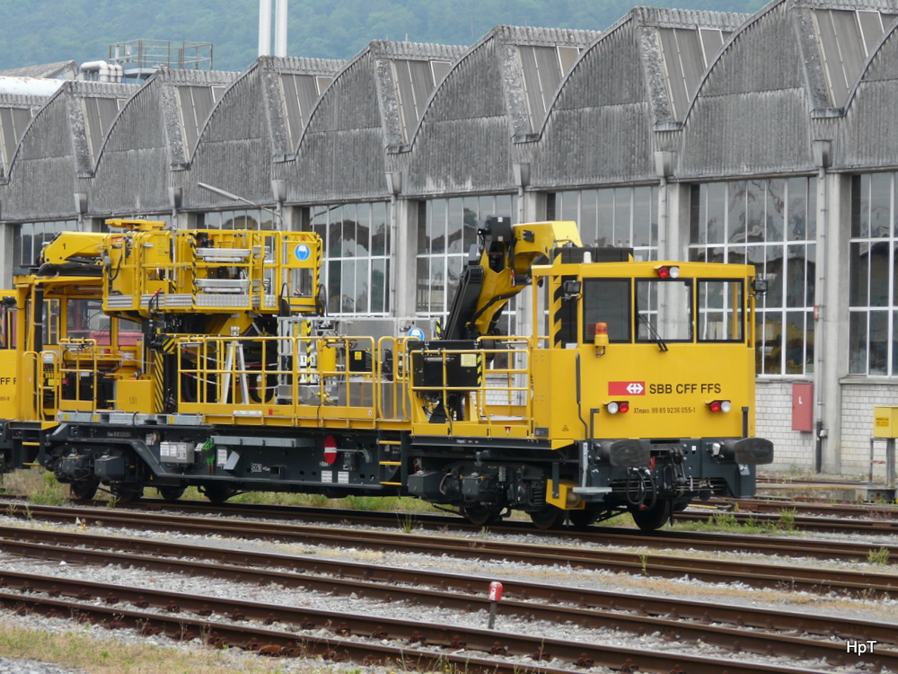 SBB - Selbstfahrendes Unterhaltsfahrzeug   XTmass 99 885 923 6 055-1 Abgestellt in Biel am 11.07.2010