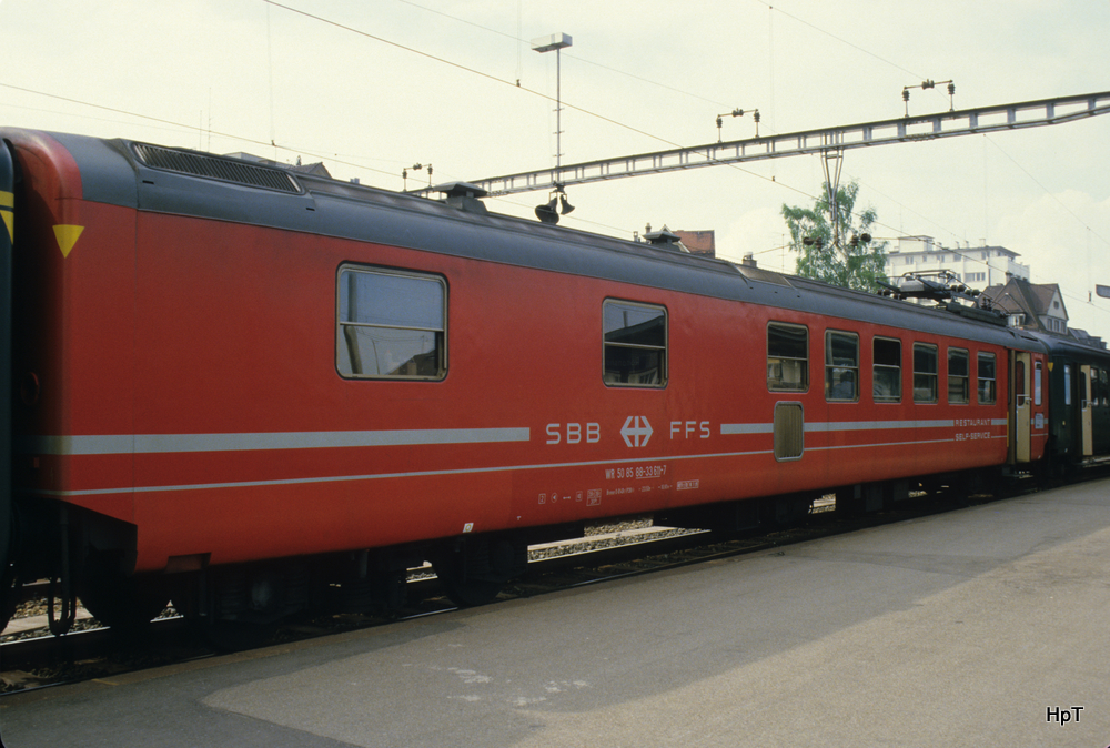 SBB - Speisewagen  WR 50  85 88-33 611-7 vermutlich in Amriswil im Mai 1985 .. Bild ab Dia
