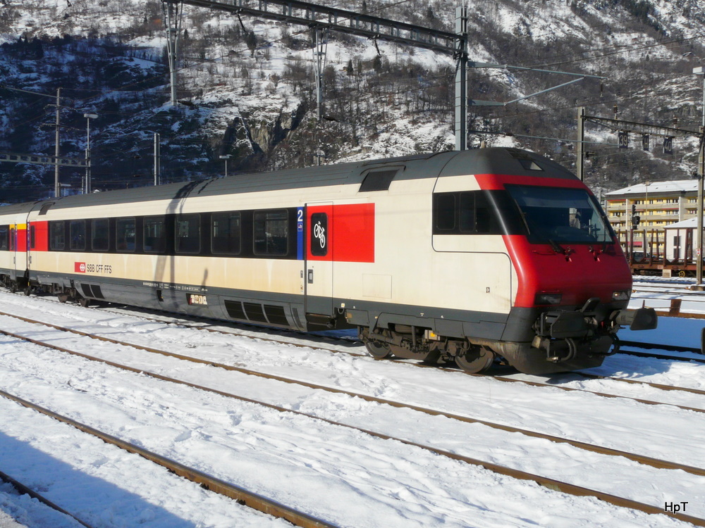 SBB - Steuerwagen BDt 50 85 28-94 970-6 in Brig am 30.12.2010  .. Bild wurde vom Perron aus gemacht