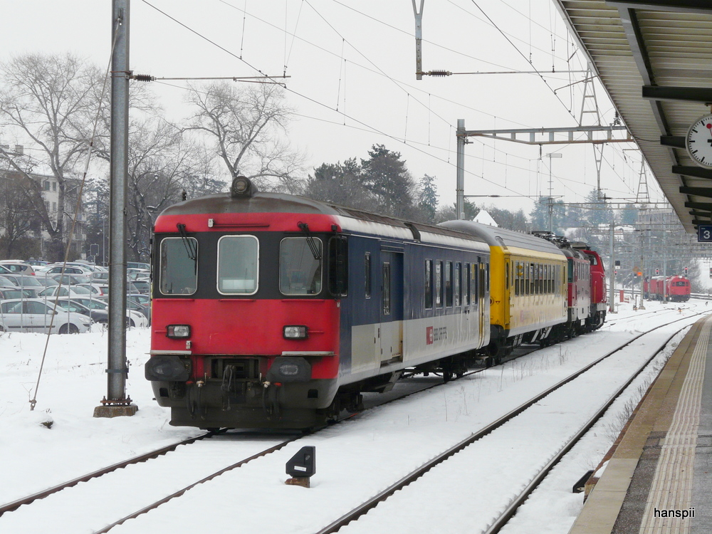 SBB - Steuerwagen BDt 50 85 82-33 923-2 beim zusammenstellen eines Messzuges im Bahnhof Nyon am 14.02.2013