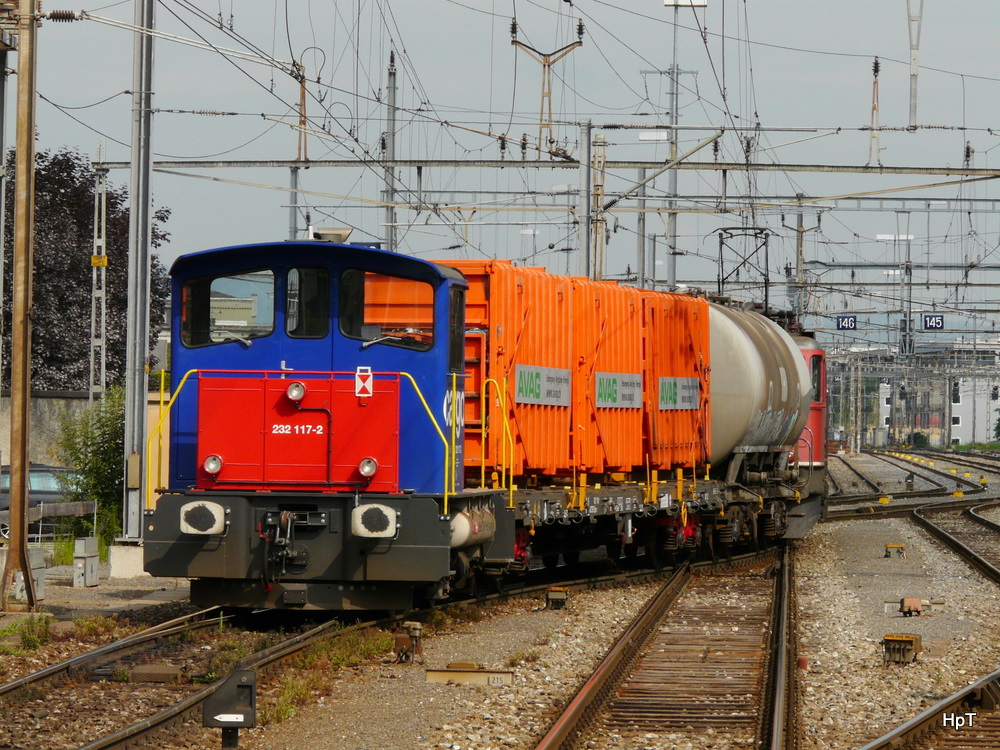 SBB - Tm 2/2  232 117-2 am Schluss eines SBB Gterzuges in Thun am 01.07.2011