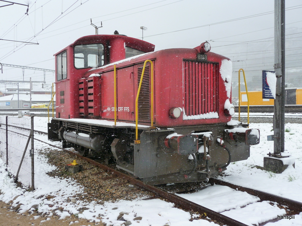 SBB - Tm 2/2 8763 abgestellt im Bahnhofsareal in Oensingen am 28.10.2012