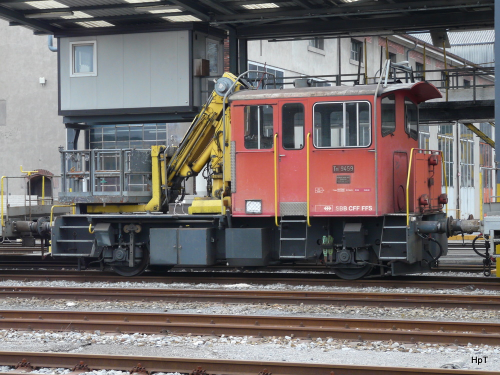 SBB - Tm 2/2 9459 im Areal der SBB Werksttte in Biel am 12.03.2011 .. Standpunkt des Fotografen auserhalb des Werkstttenareals

