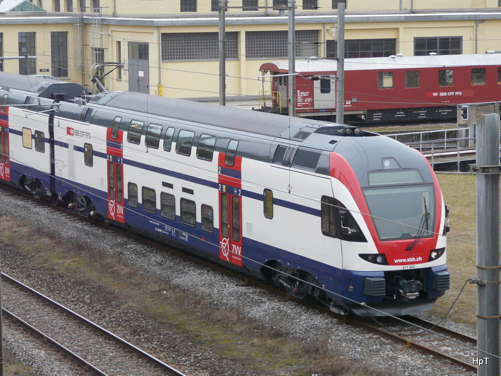 SBB - Triebkopf des Doppelstockzug RABe 511 002-1 hinter dem SBB Depot in Biel am 26.02.2011