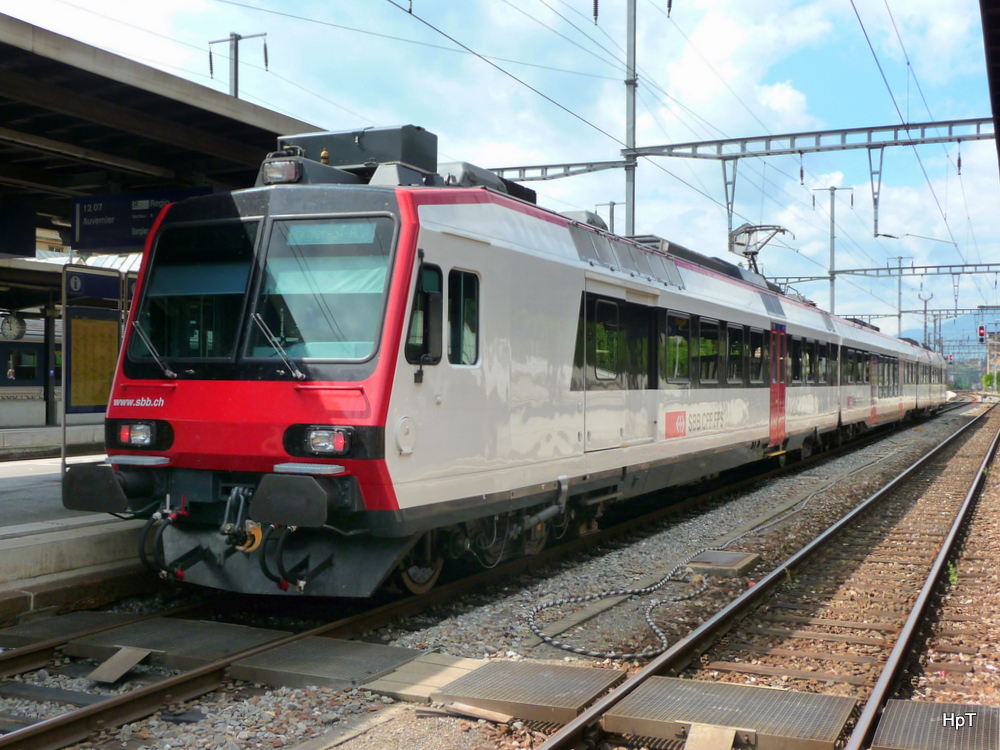 SBB - Triebwagen RBDe 4/4 560 234-7 im Bahnhof von Neuchatel am 08.08.2010