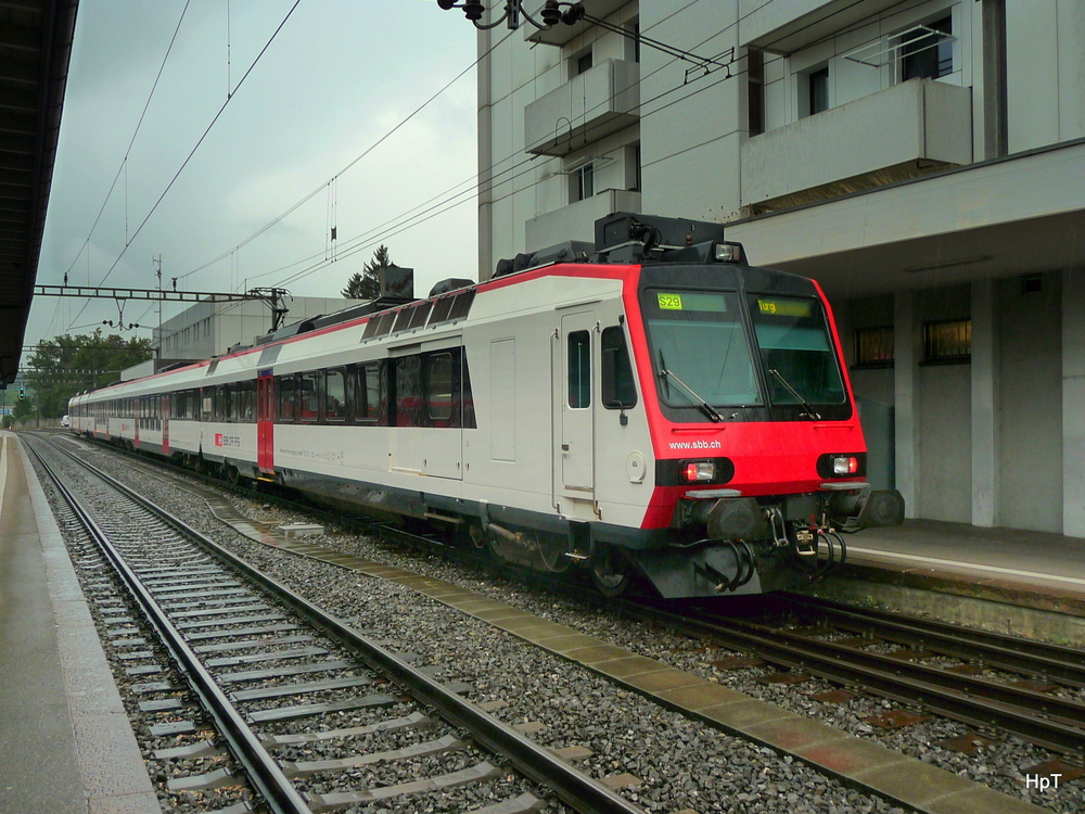SBB - Triebwagen RBDe 4.4  560 247-9 als Regio in Langenthal unterwegs auf der S 29 am 30.08.2012