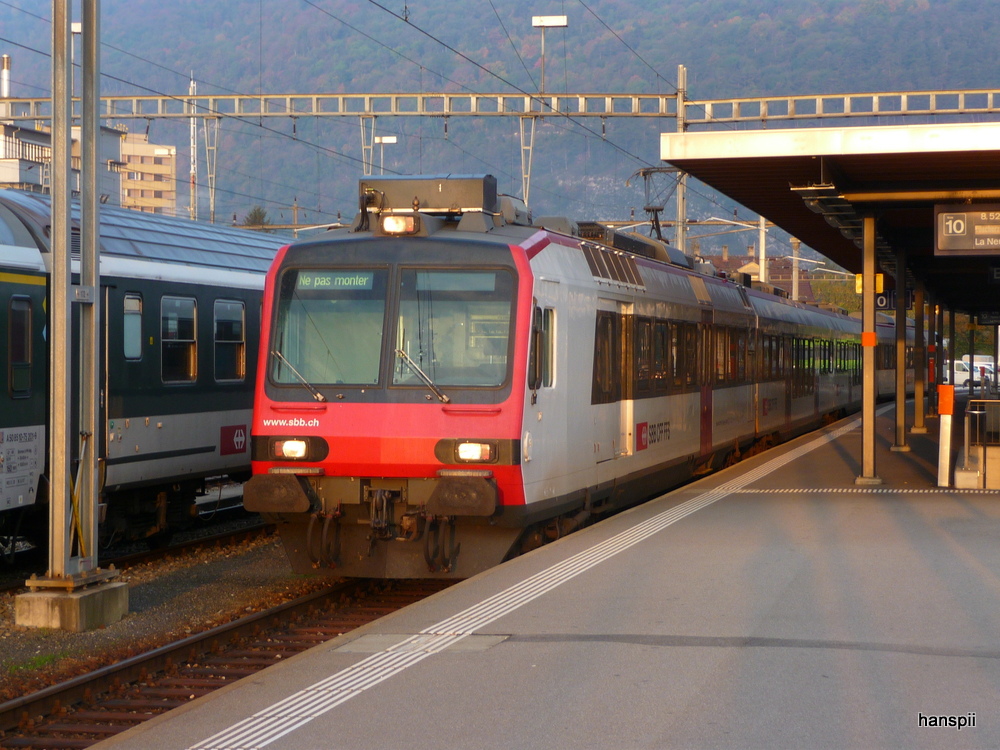 SBB - Triebwagen RBDe 4/4 560 240-4 im Bahnhof Biel am 21.10.2012