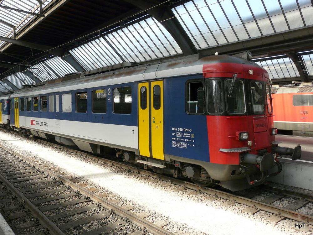 SBB - Triebwagen RBe 4/4  540 020-5 im Hauptbahnhof Zrich am 01.04.2011