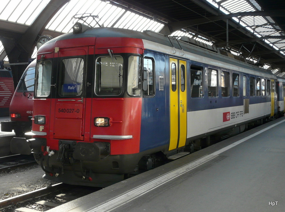 SBB - Triebwagen RBe 4/4 540 027-0 im Hauptbahnhof Zrich am 02.04.2011