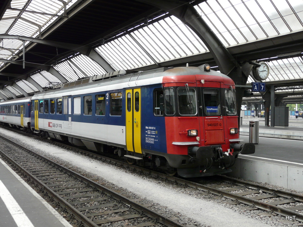SBB - Triebwagen RBe 4/4 540 027-0 im Hauptbahnhof Zrich am 24.06.2011