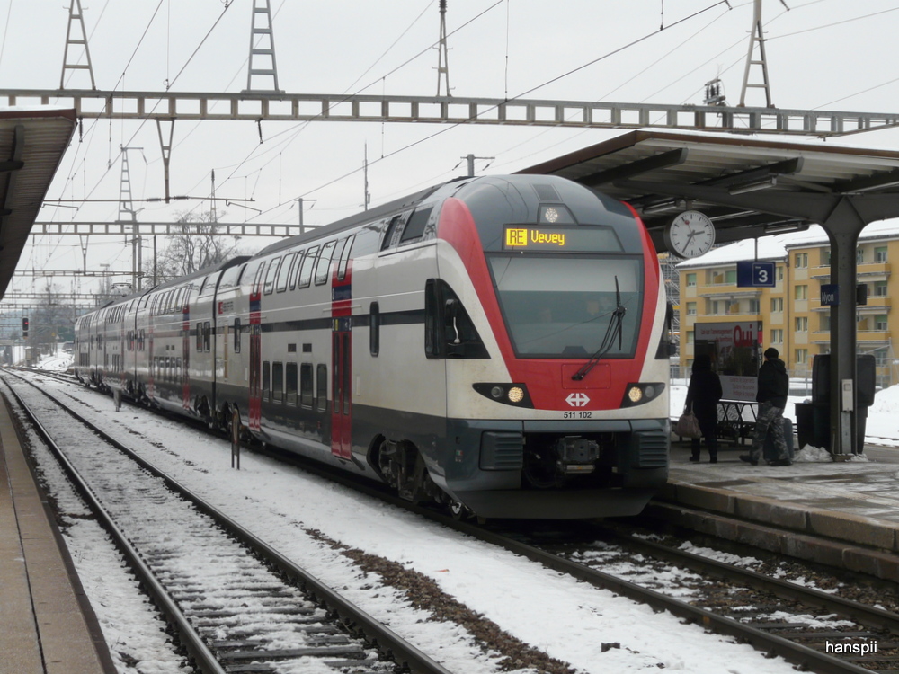 SBB - Triebzg  RABe 511 102 im Bahnhof Nyon am 14.02.2013