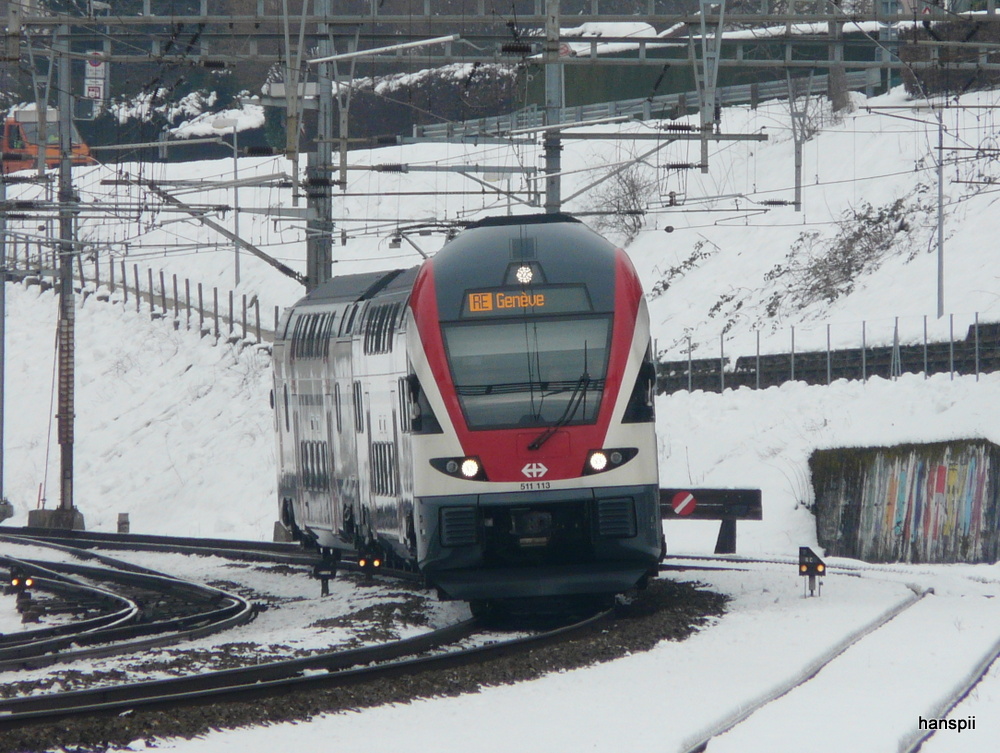 SBB - Triebzg  RABe 511 113 bei der einfahrt in den Bahnhof von Nyon am 14.02.2013