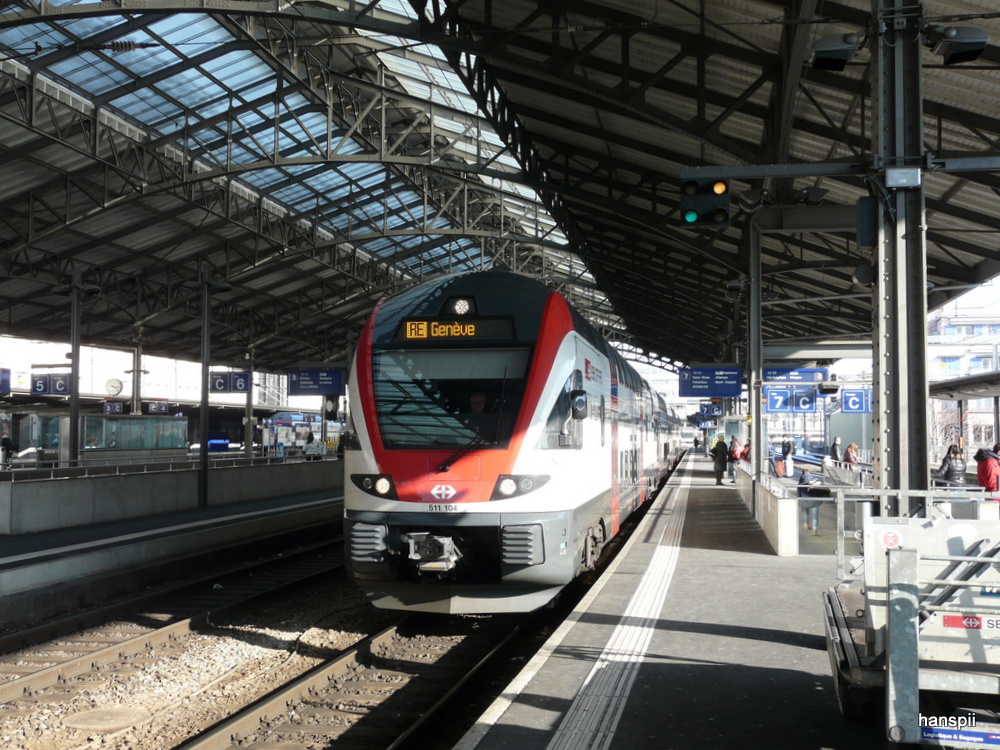 SBB - Triebzug  RABe 511 104 im Bahnhof Lausanne am 16.02.2013