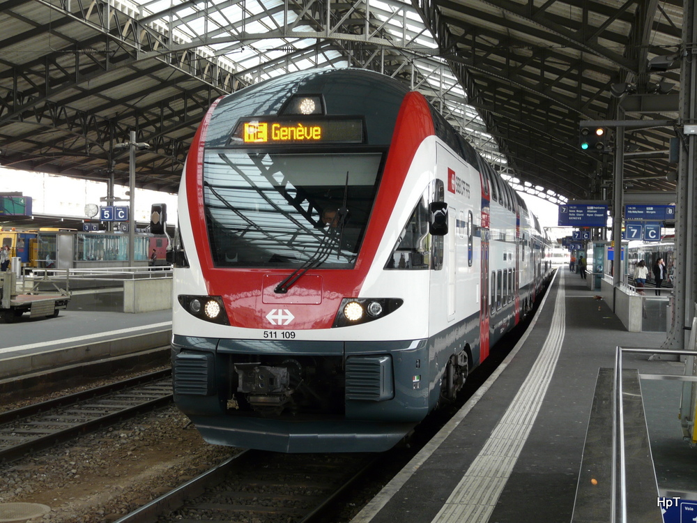 SBB - Triebzug RABe 511 109 im Bahnhof Lausanne am 18.05.2013