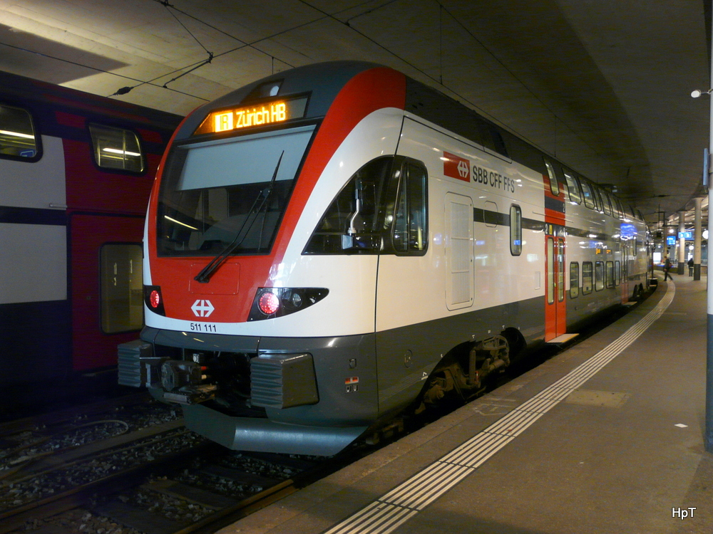 SBB - Triebzug RABe 511 111-2 als IR Bern - Zrich im Bahnhof Bern am 25.06.2013