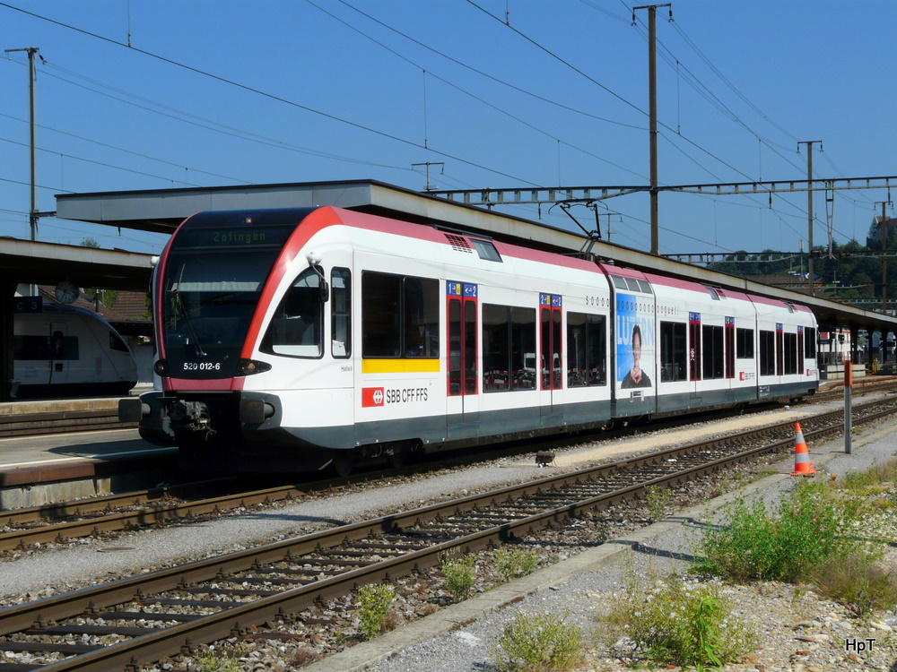 SBB - Triebzug RABe 520 012-6 im Bahnhof Lenzburg am 20.08.2011