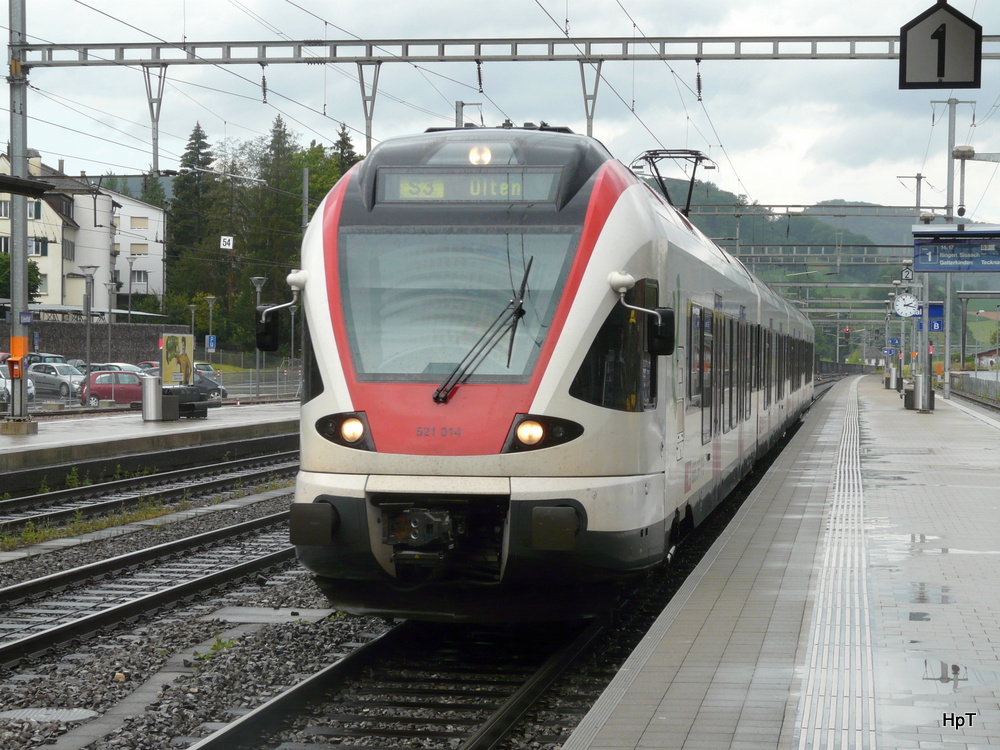 SBB - Triebzug RABe 521 014-1 bei der einfahrt im Bahnhof Liestal am 28.07.2012