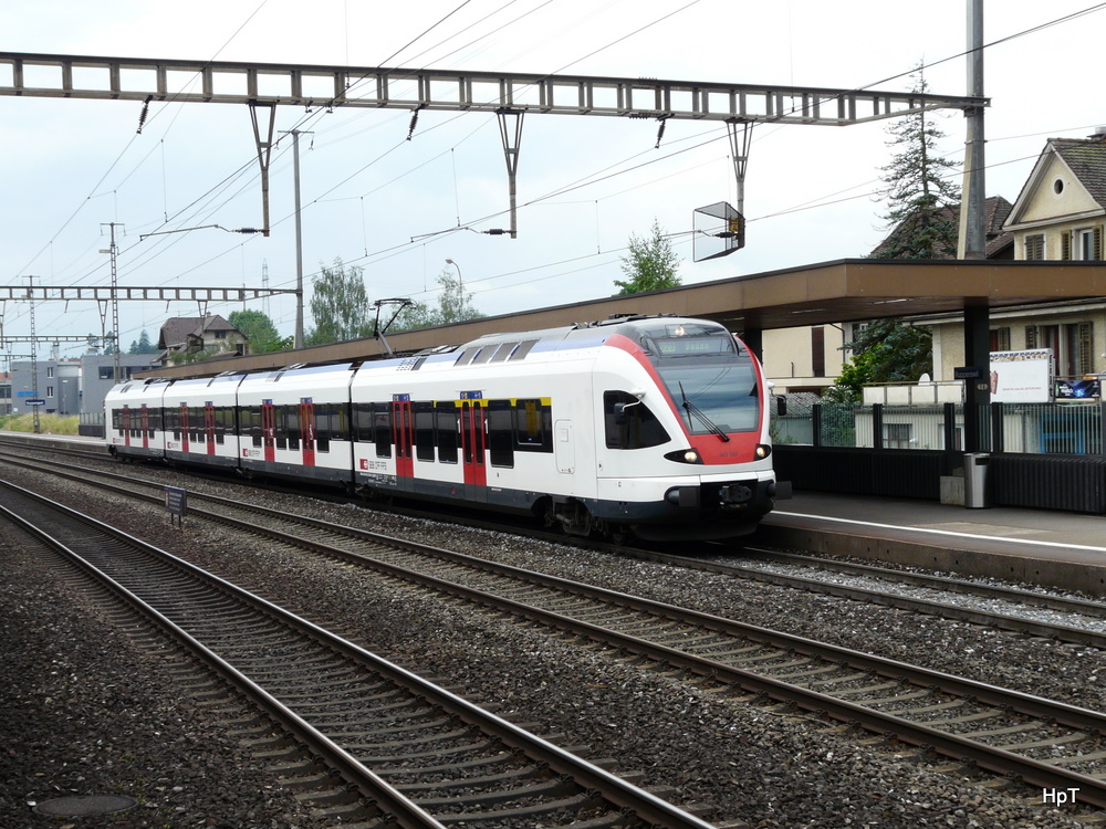 SBB - Triebzug RABe 523 039-1 im Bahnhof Rupperswil am 20.06.2010