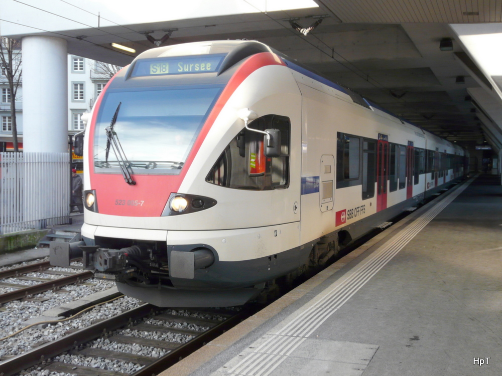 SBB - Triebzug RABe  523 005-7 im Bahnhof Luzern am 08.01.2011