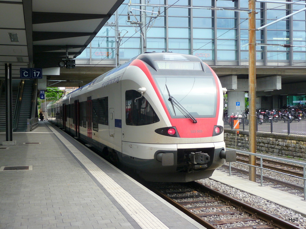 SBB -  Triebzug RABe 523 003-7 in Basel SBB am 10.06.2012