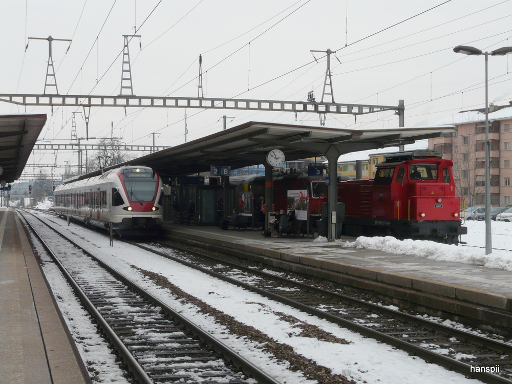 SBB - Triebzug RABe 523 ... als Dienstzug bei der durchfahrt im Bahnhof Nyon am 14.02.2013