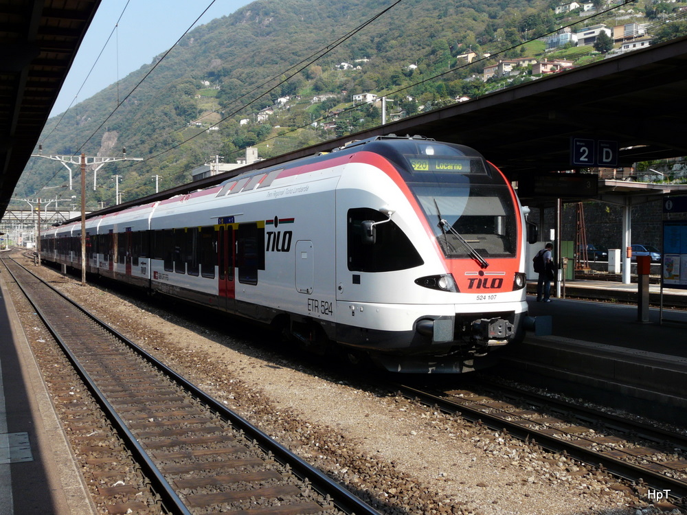 SBB - Triebzug RABe 524 107-. im Bahnhof Bellinzona am 30.09.2011